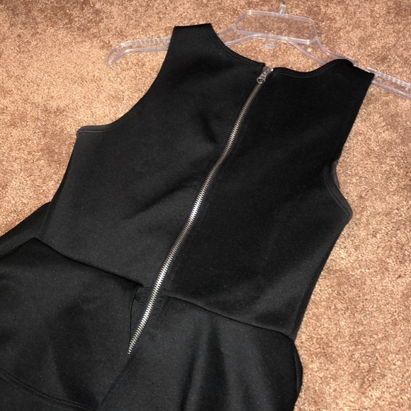 Black dress - Picture 4 of 4